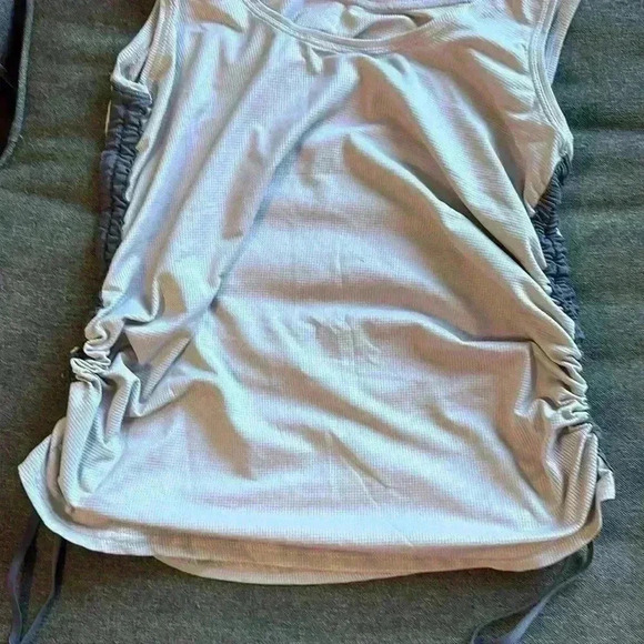 🎆 Fabletics purple tank top large lightweight gorpcore workout athletic casual - Picture 12 of 12